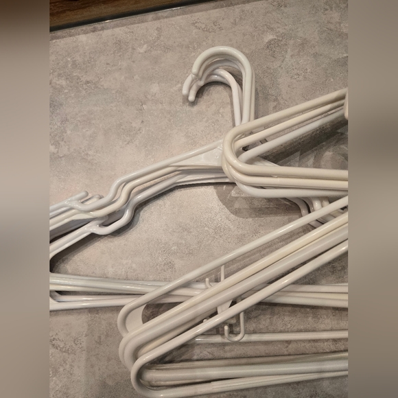 White plastic clothes hangers. 16, great condition. - Picture 2 of 4